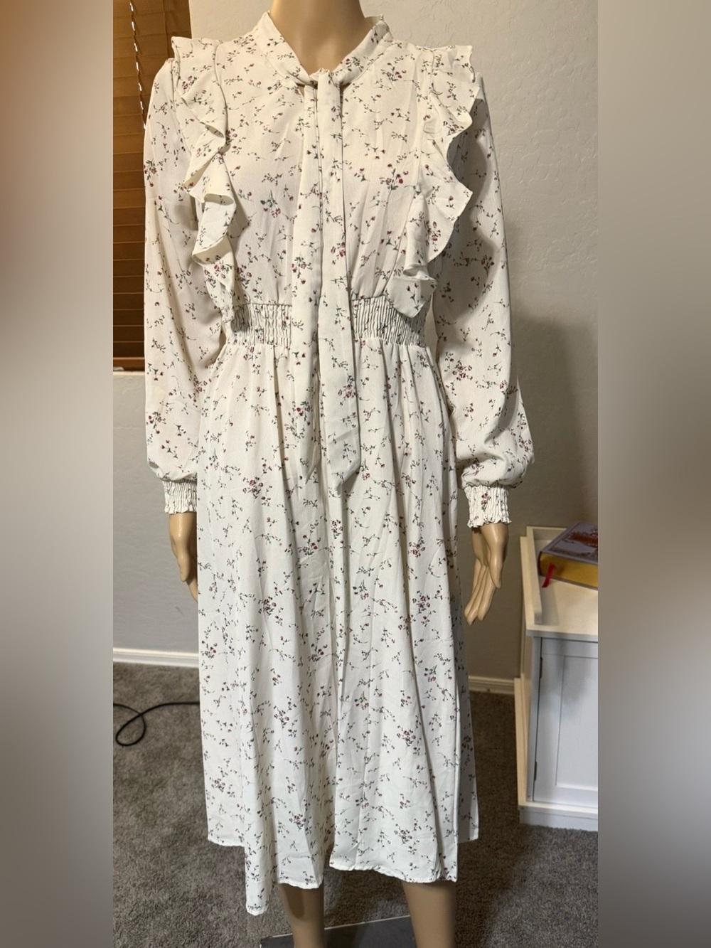 $6 Women's White Floral Ruffle-Trim Midi Dress NEW WITHOUT TAGS $6 WHEN BUNDLED